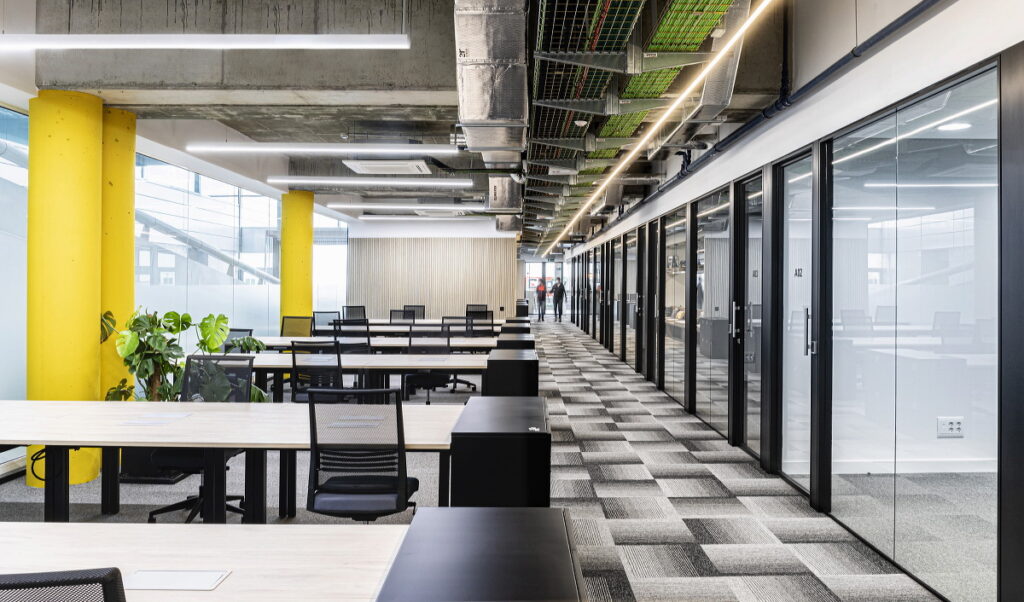 ¿Cuáles son las ventajas de los flex workspaces frente a las oficinas convencionales?