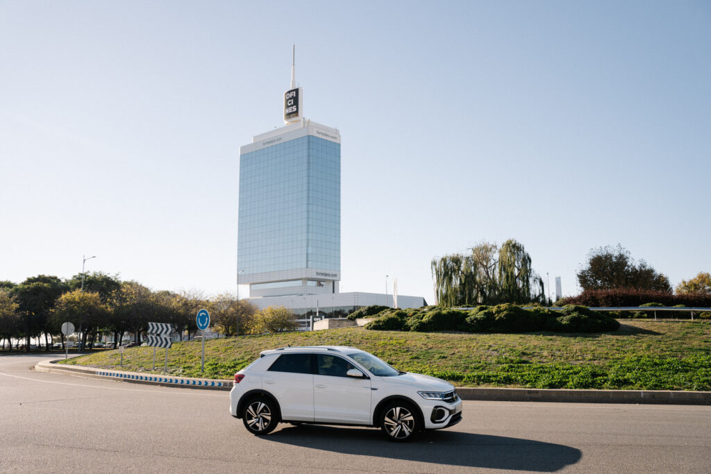 Work by the sea with every connection you need